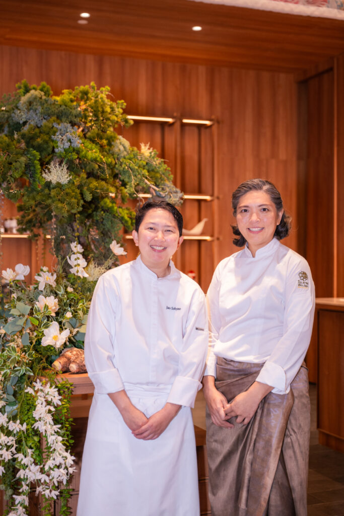 Xian Yuan นำเสนอ “BOTANICAL HARVEST: From Thai Roots to the Heavenly Garden of Cantonese Cuisine” โปรเจกต์อาหารเจครั้งพิเศษที่ชวน เชฟจาว ภัคปัท ศักดิ์ยโศ ผู้ถ่ายทอดเอกลักษณ์และศาสตร์การปรุงอาหารกวางตุ้งของ Xian Yuan มาร่วมรังสรรค์กับ เชฟโบ ดวงพร ทรงวิศวะ จาก Bo.lan เชฟรับเชิญผู้เข้ามาเติมเต็มมุมมองด้านอาหารไทย วัตถุดิบท้องถิ่น ภูมิปัญญา และการกินอย่างยั่งยืน